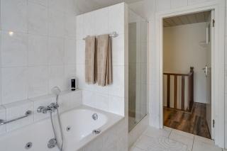 170 m² Furnished Apartment with Roof Terrace in Horst - Image 11