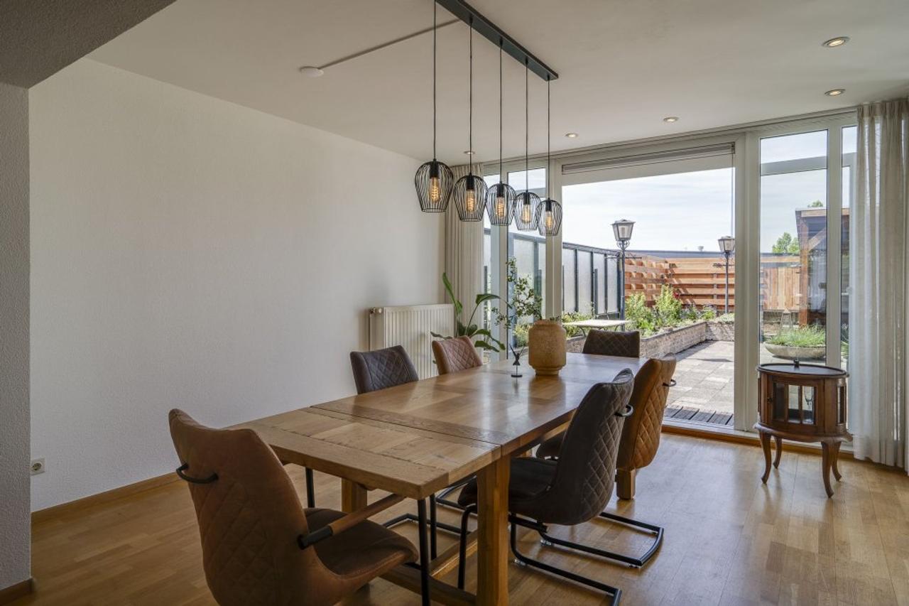 170 m² Furnished Apartment with Roof Terrace in Horst - Image 18