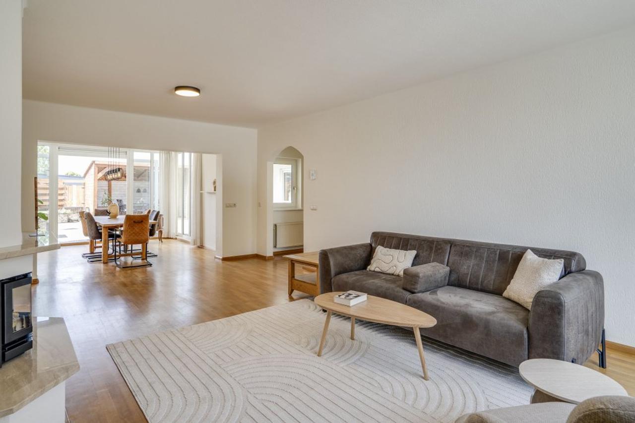 170 m² Furnished Apartment with Roof Terrace in Horst - Image 21