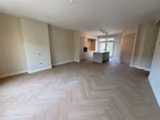 100 m² appartement met balkon in Osdorp