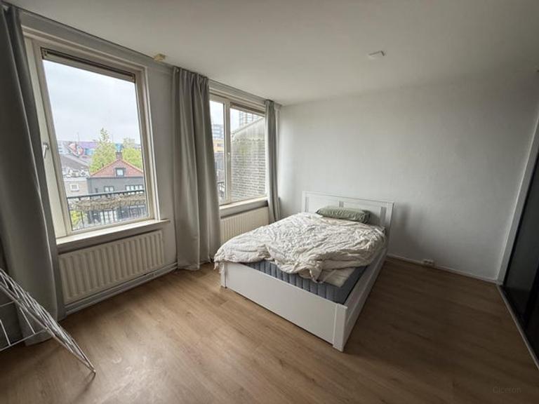 Furnished 2-bedroom apartment near the station - Image 6