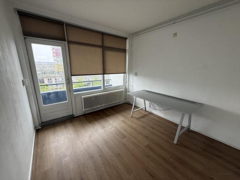 Furnished 2-bedroom apartment near the station - Image 11