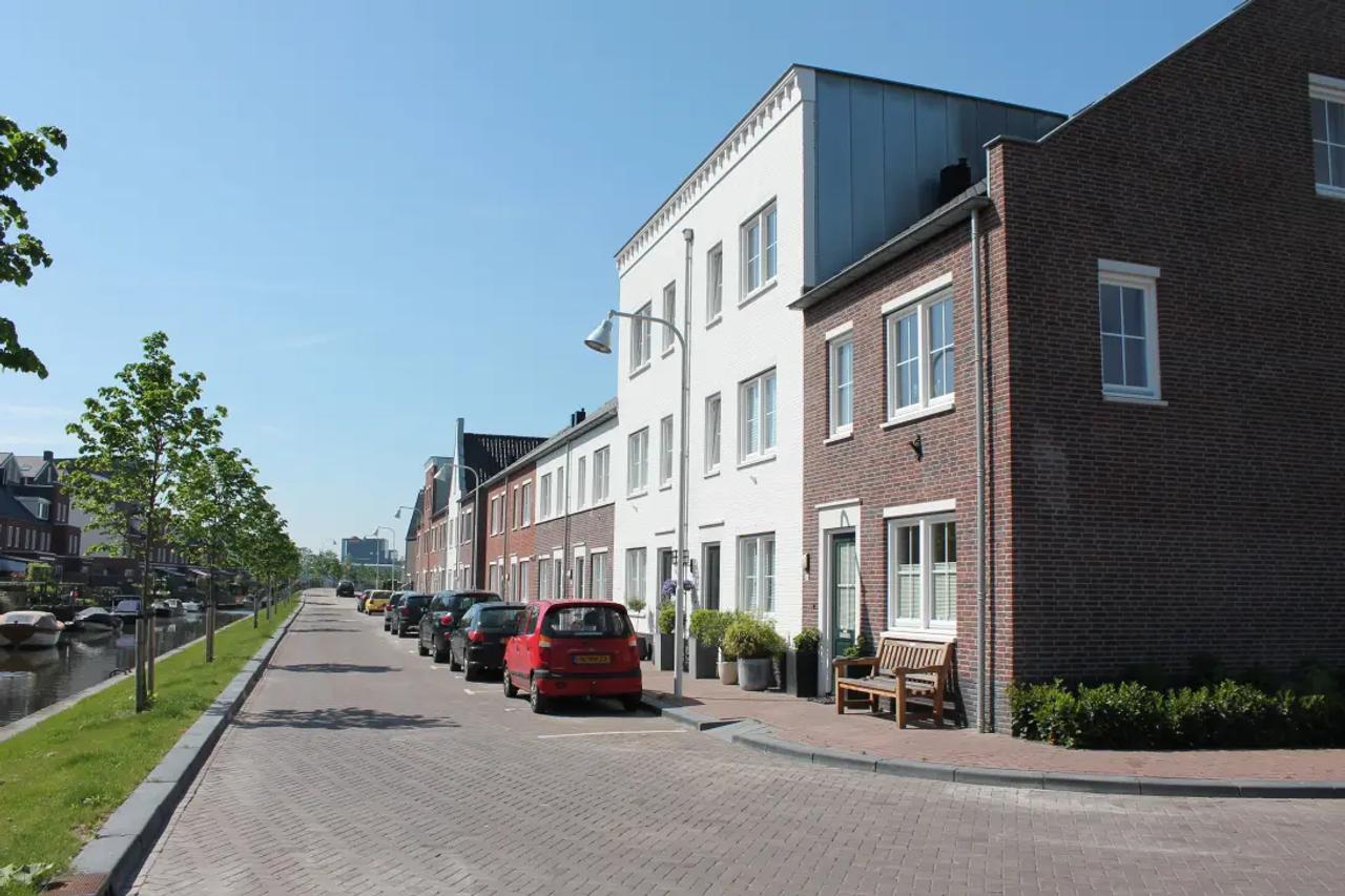 129 m² family home with south-facing garden - Image 2