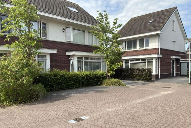 Corner house with garden and garage in Dreumel - Image 5