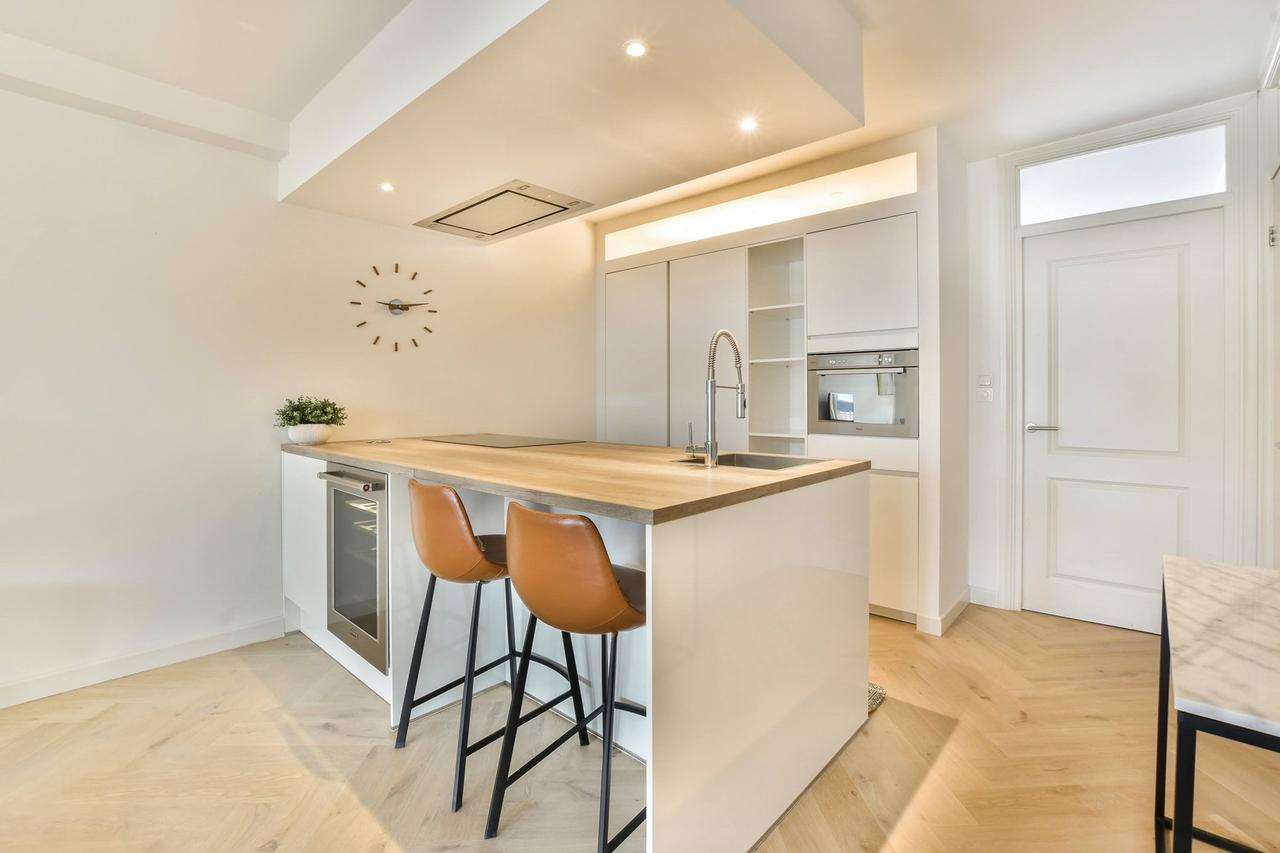 Licht 2-slaapkamer appartement in De Pijp - Afbeelding 9