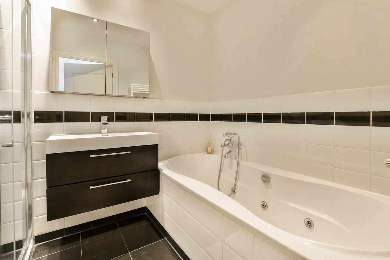 Licht 2-slaapkamer appartement in De Pijp - Afbeelding 17