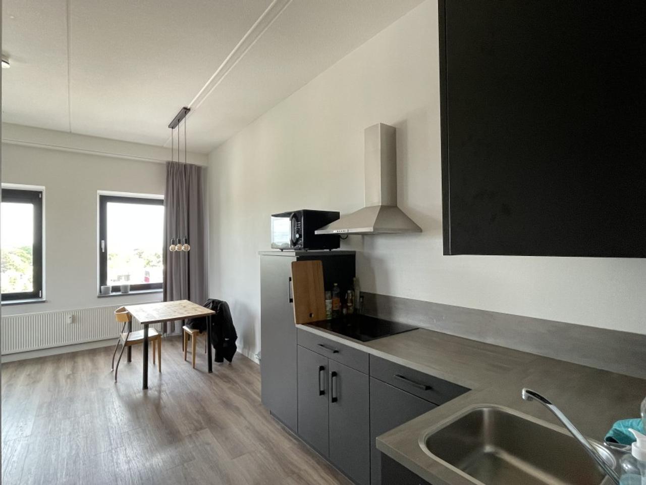 3-room apartment with terrace in city center - Image 3