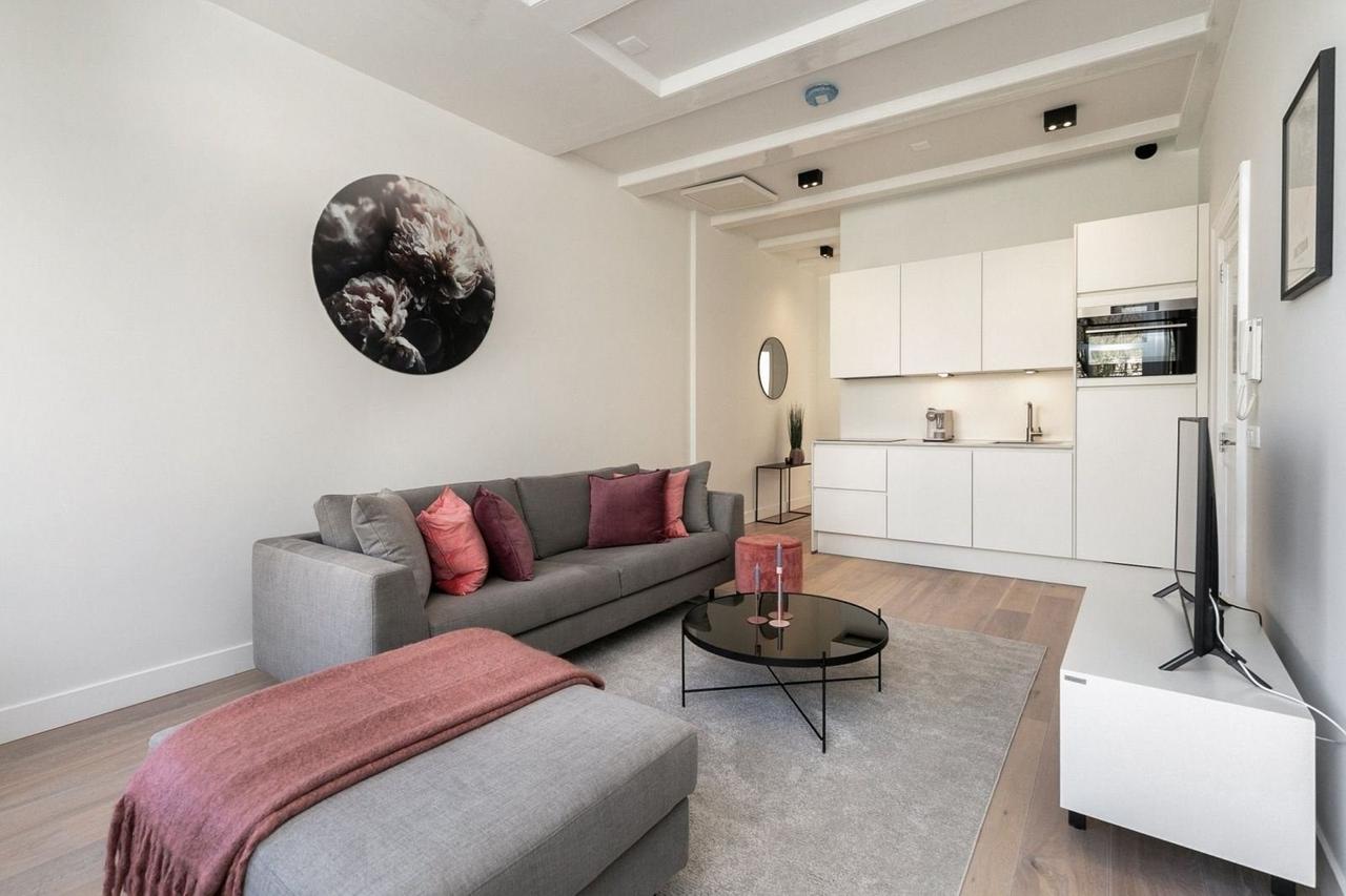 Bright 2-bedroom apartment with terrace - Image 1
