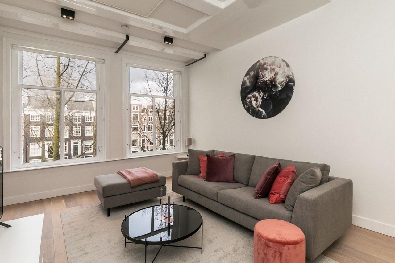 Bright 2-bedroom apartment with terrace - Image 2