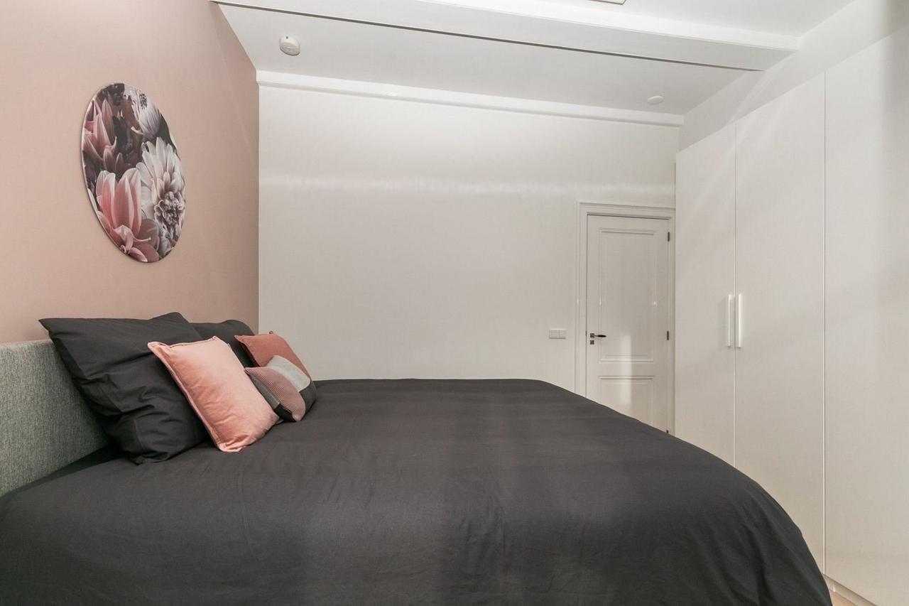 Bright 2-bedroom apartment with terrace - Image 6