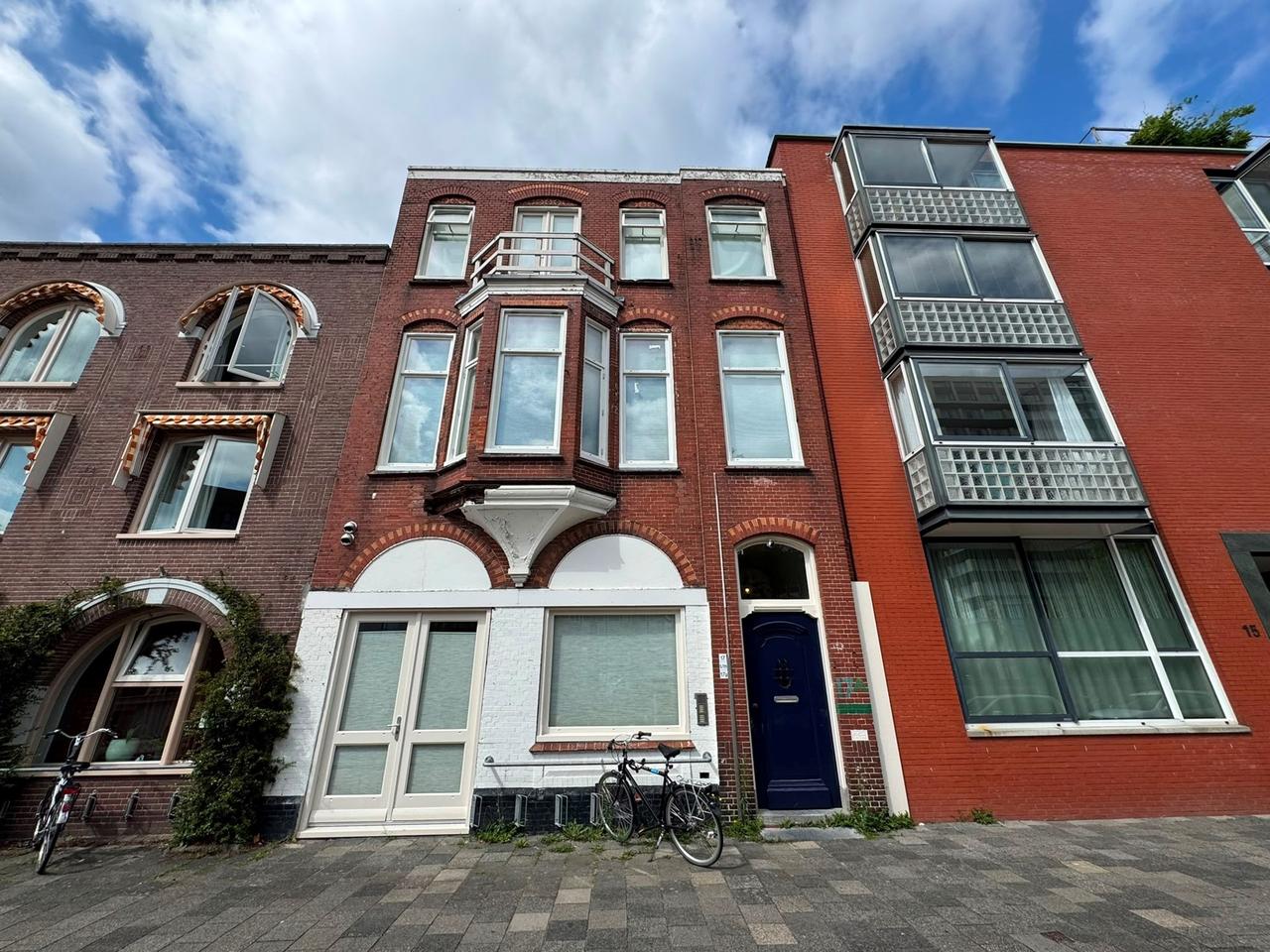 Gemeubileerd appartement met balkon - Afbeelding 1