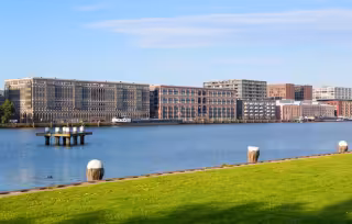 Penthouse with large roof terrace on the waterfront
