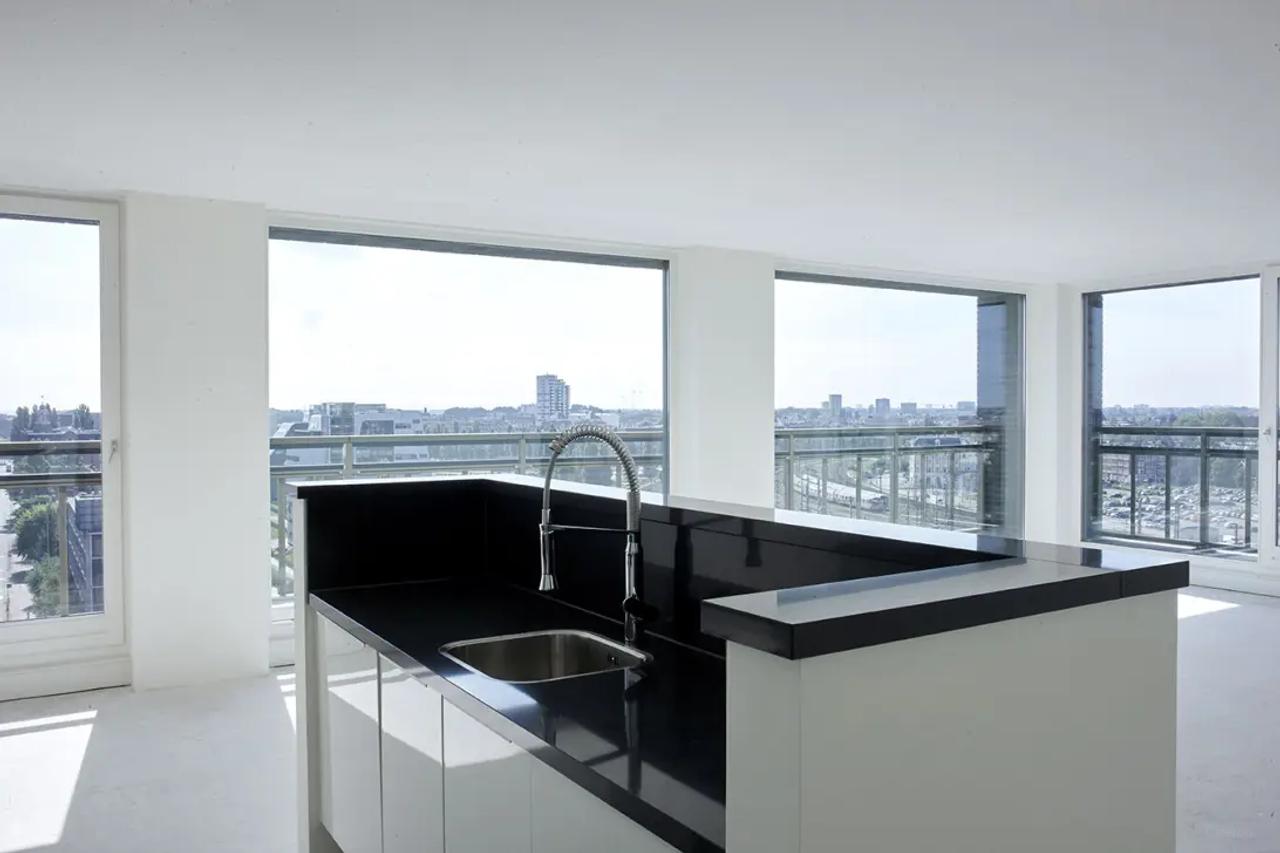 Penthouse with large roof terrace on the waterfront - Image 3