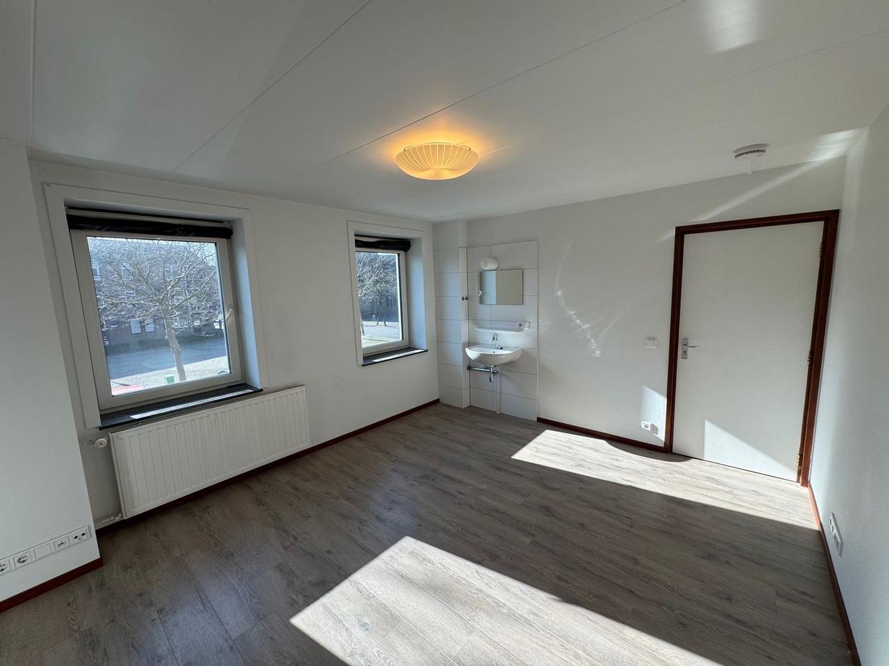 Kamer met wastafel vlak bij station Noord - Afbeelding 3