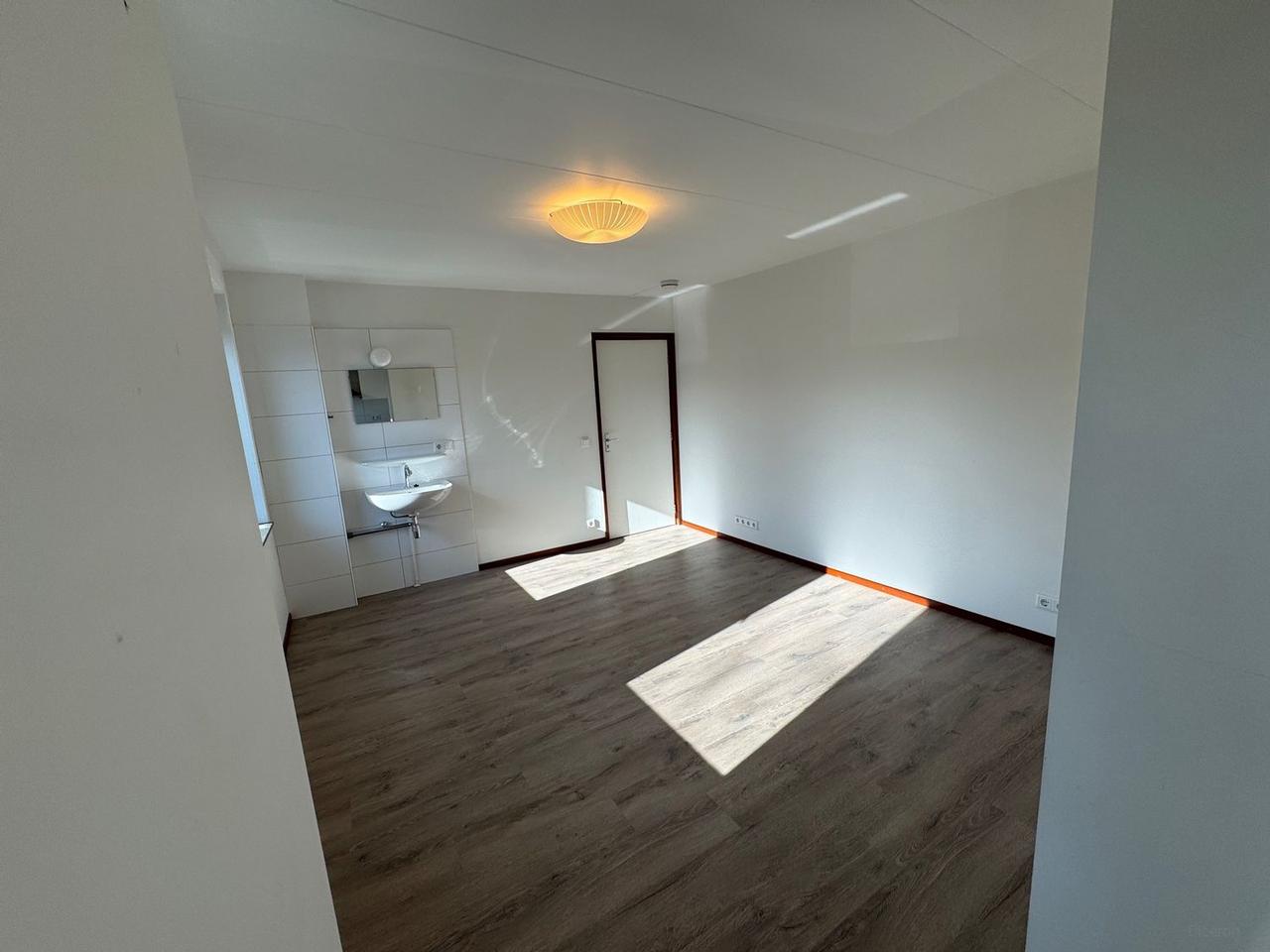 Kamer met wastafel vlak bij station Noord - Afbeelding 4