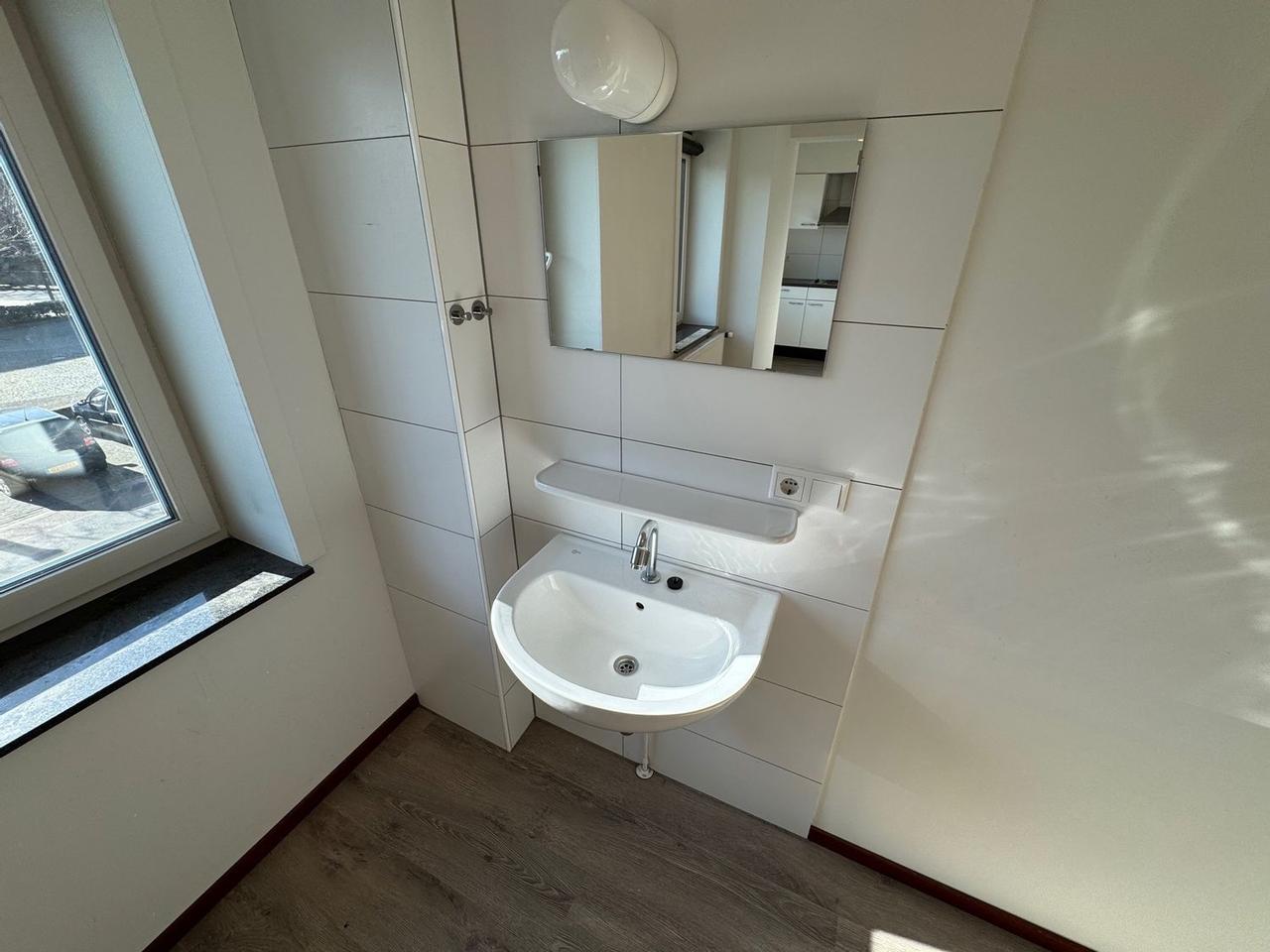 Kamer met wastafel vlak bij station Noord - Afbeelding 6