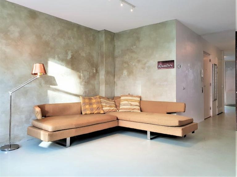 2-bedroom with south-facing garden - Image 2