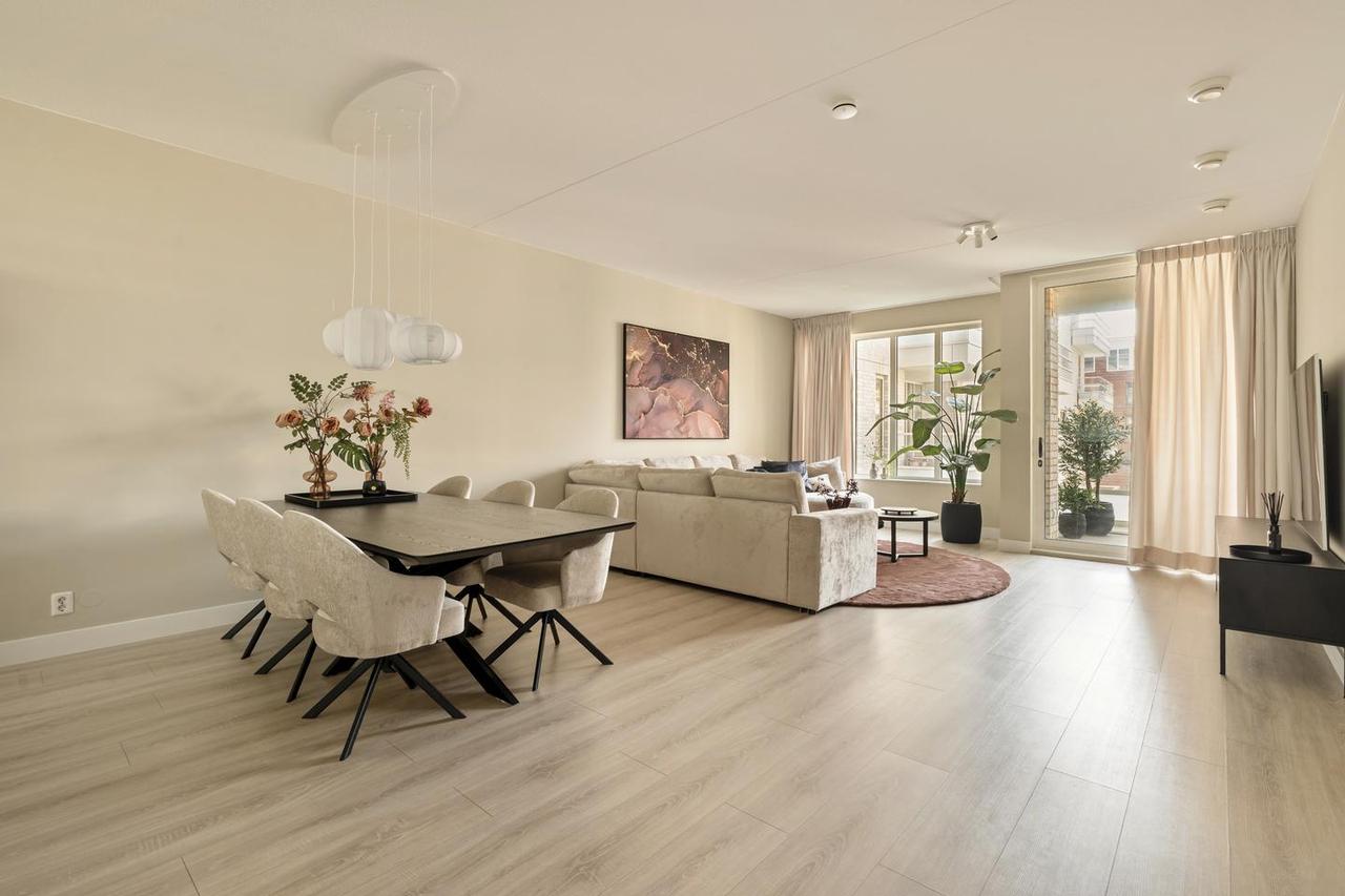 Bright apartment with balcony in Zuidas - Image 1