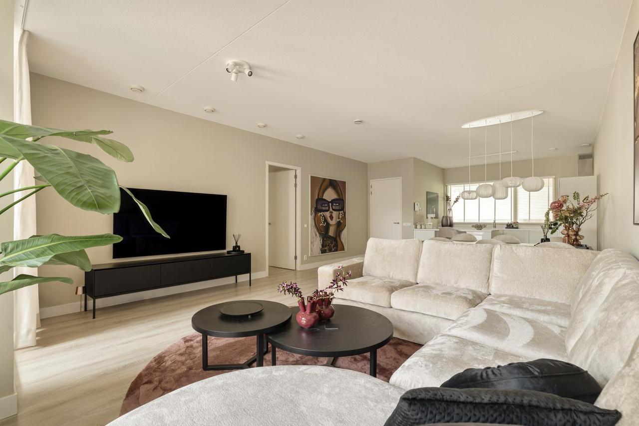 Bright apartment with balcony in Zuidas - Image 2