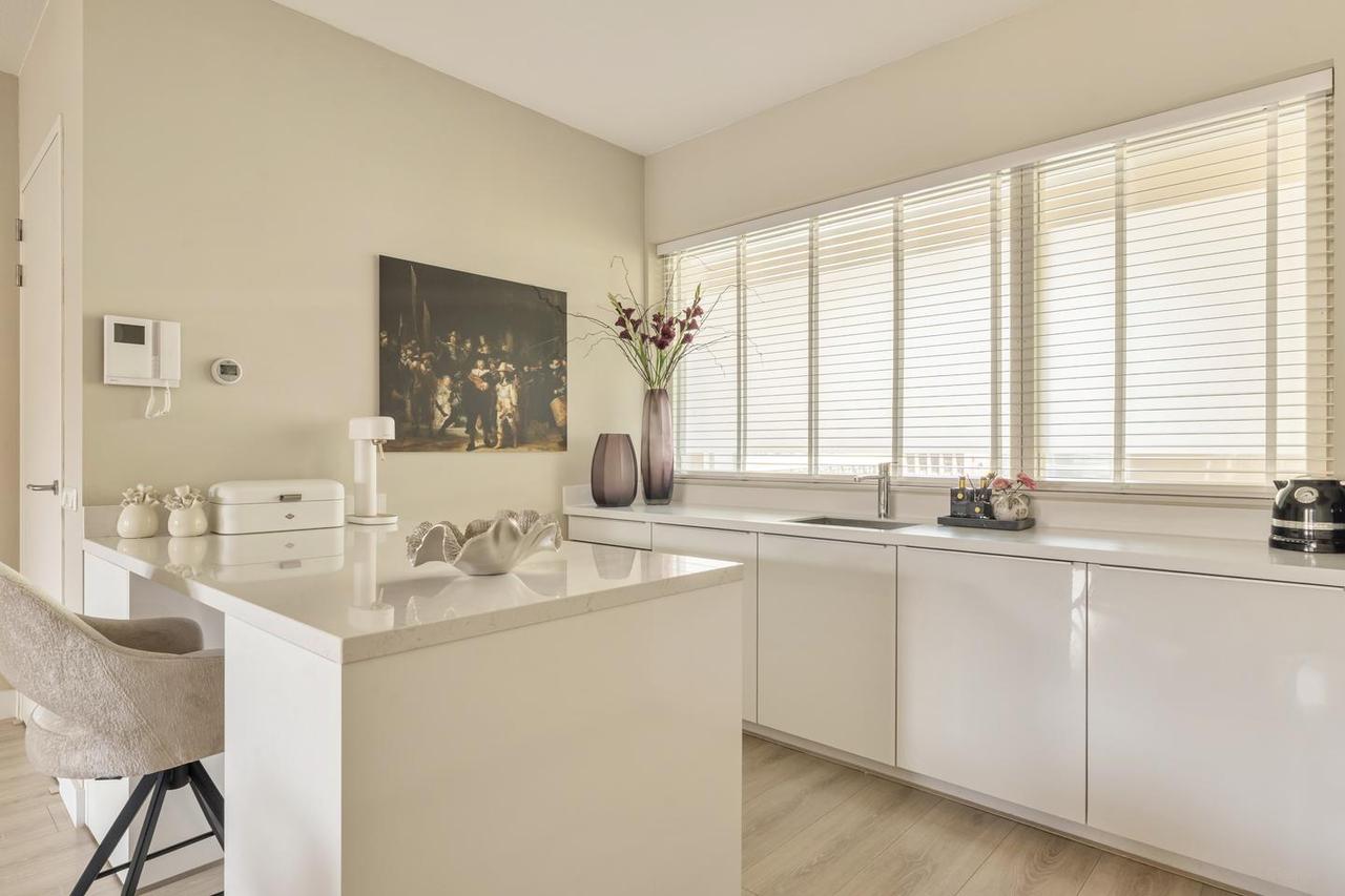 Bright apartment with balcony in Zuidas - Image 3