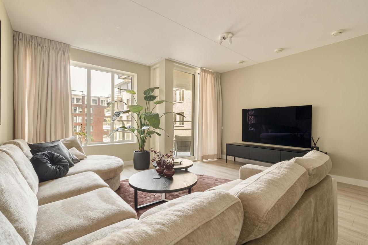 Bright apartment with balcony in Zuidas - Image 8