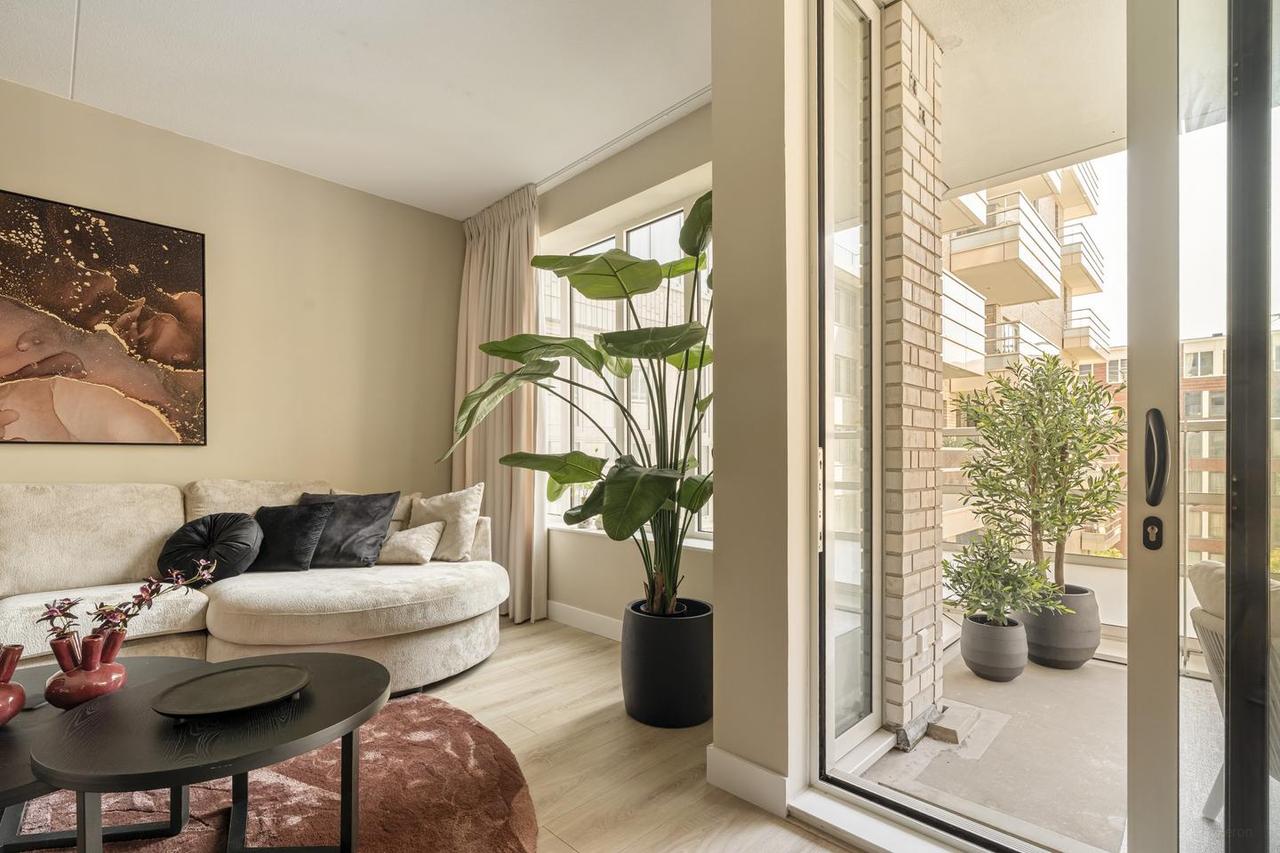 Bright apartment with balcony in Zuidas - Image 9
