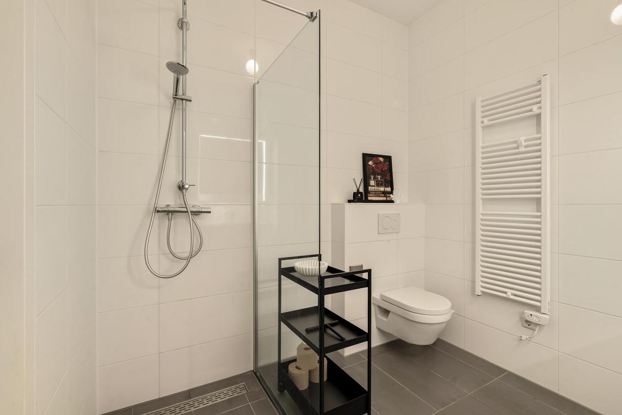 Bright apartment with balcony in Zuidas - Image 19