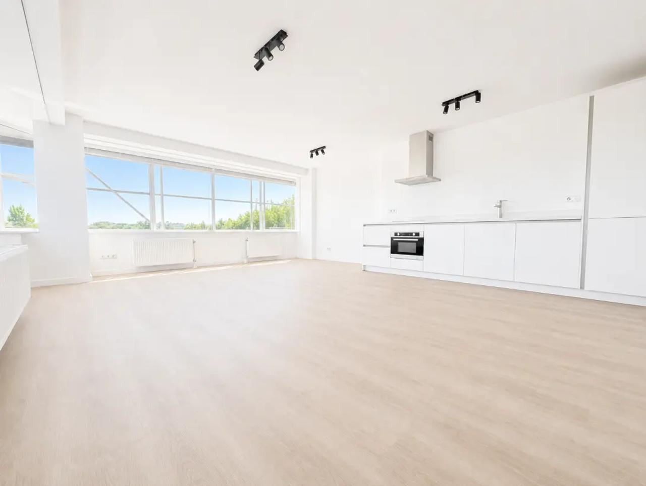 4-kamer appartement met lift in Den Haag - Afbeelding 1