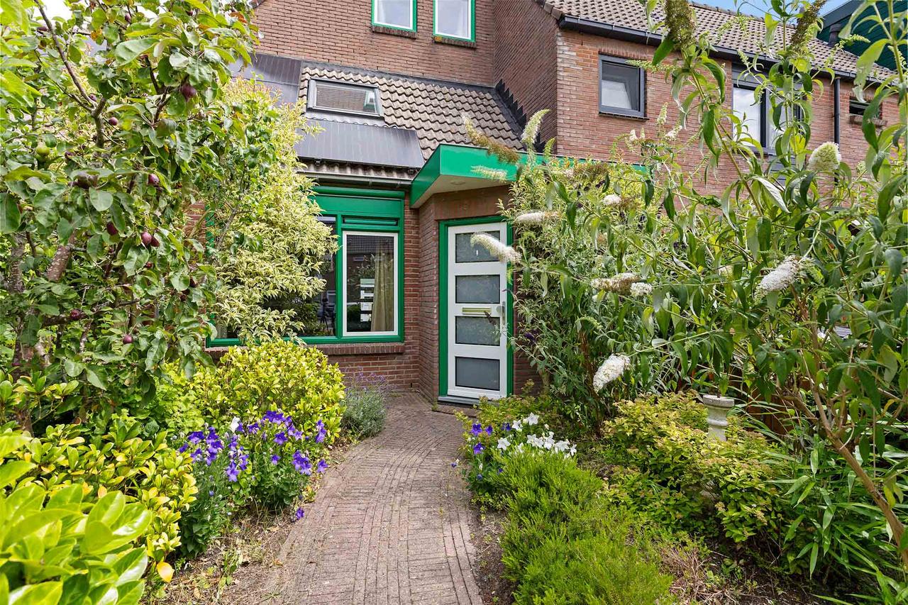 Instapklaar gezinshuis met tuin in Hoofddorp - Afbeelding 1
