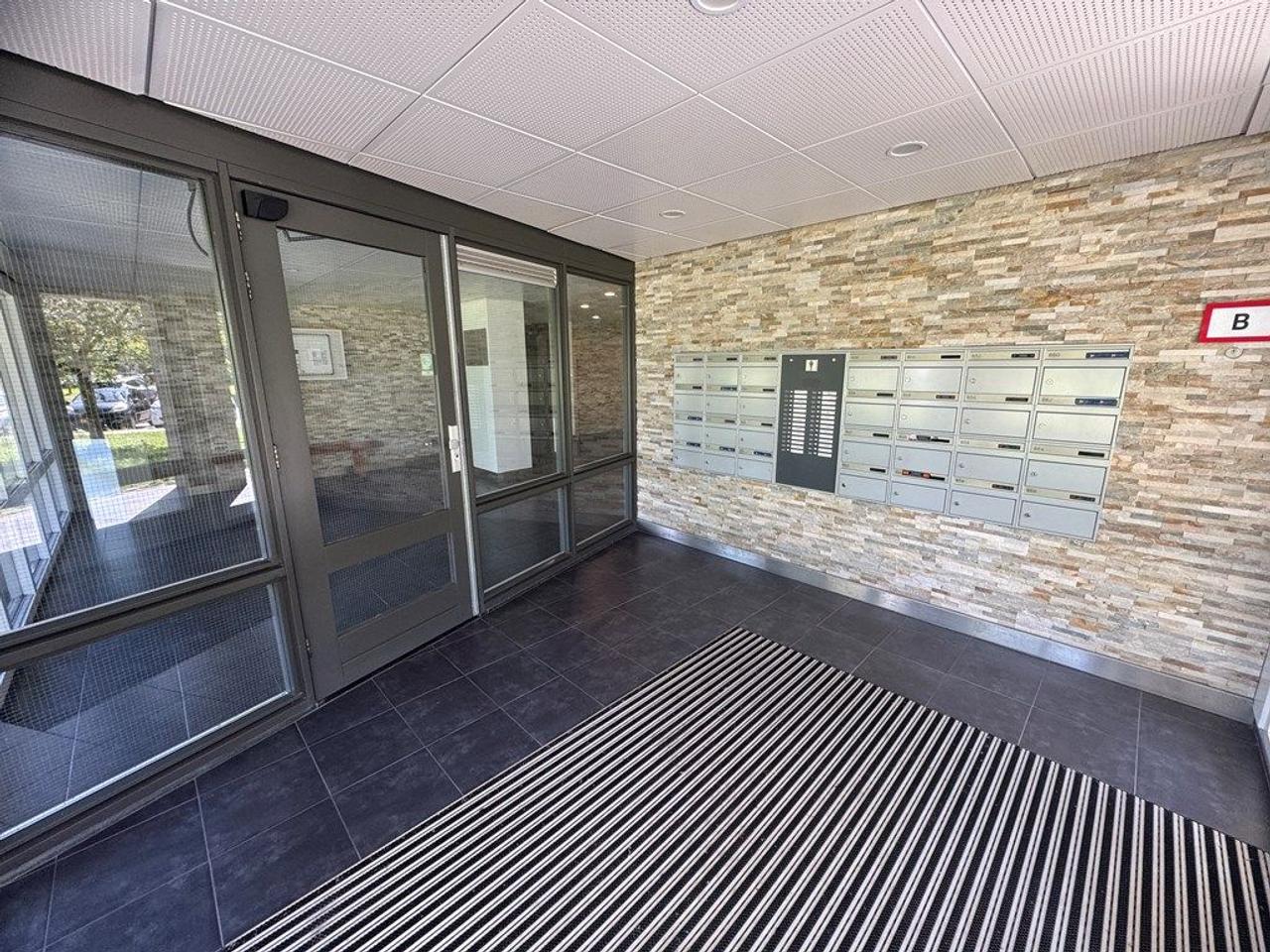 3-room apartment with balcony in De Koperwiek - Image 2
