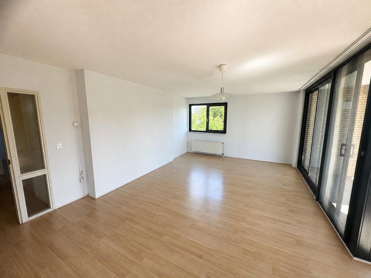 3-room apartment with balcony in De Koperwiek - Image 4