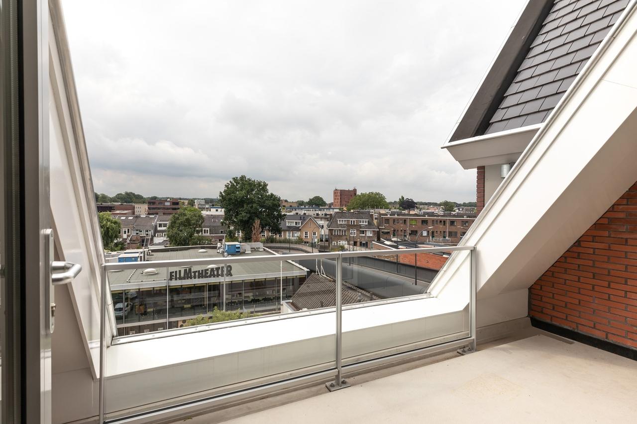Bovenin het centrum: 3-kamerappartement - Afbeelding 5