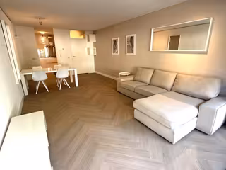 Gemeubileerd 2-kamerappartement met balkon