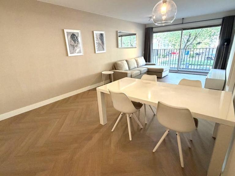 Gemeubileerd 2-kamerappartement met balkon - Afbeelding 2