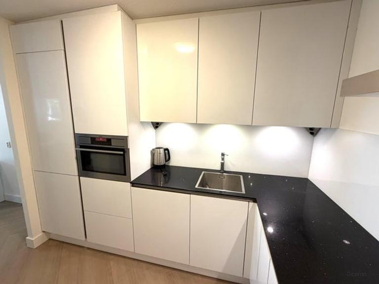 Gemeubileerd 2-kamerappartement met balkon - Afbeelding 3