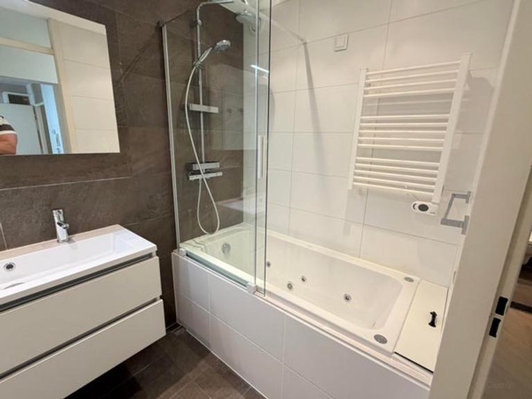 Gemeubileerd 2-kamerappartement met balkon - Afbeelding 4
