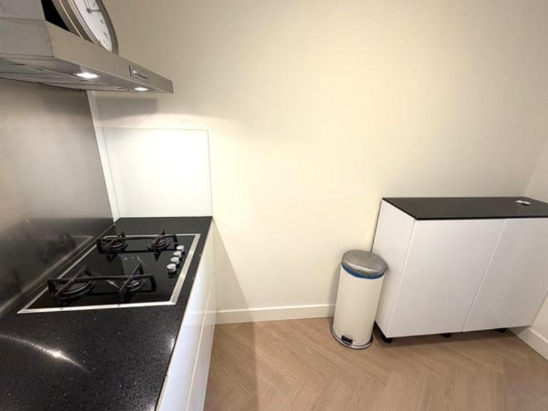 Gemeubileerd 2-kamerappartement met balkon - Afbeelding 9