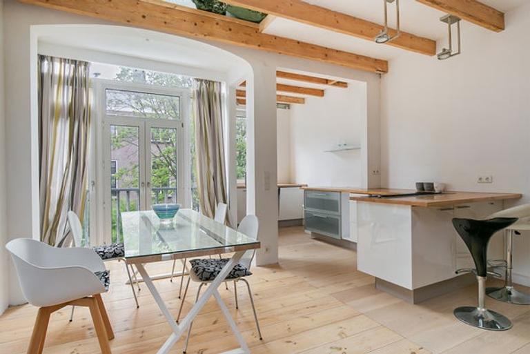 125 m² met zonnig balkon in De Pijp - Afbeelding 1
