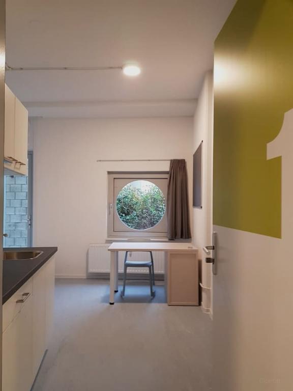 Furnished Student Room in Delft City Centre - Image 8