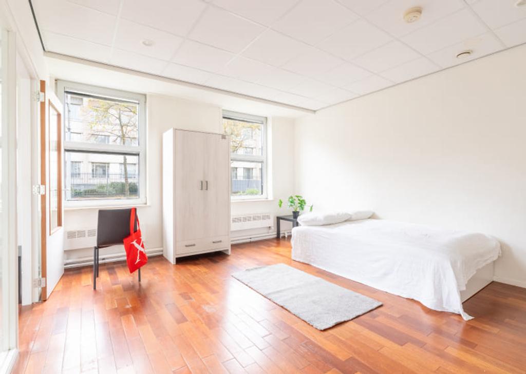 Student Room with Kitchen in The Hague - Image 2