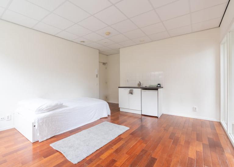 Student Room with Kitchen in The Hague - Image 5