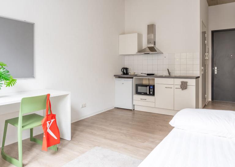 Furnished Student Room Available Immediately - Image 4