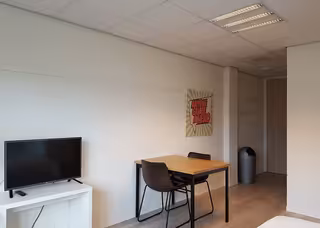 Furnished Student Room with Internet