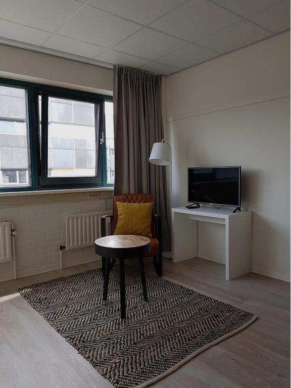 Furnished Student Room with Internet - Image 12