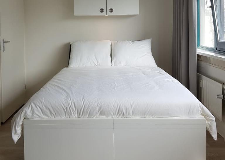 Furnished Student Room with Internet - Image 15