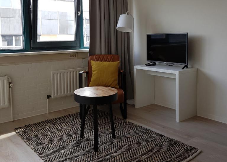 Furnished Student Room with Internet - Image 16