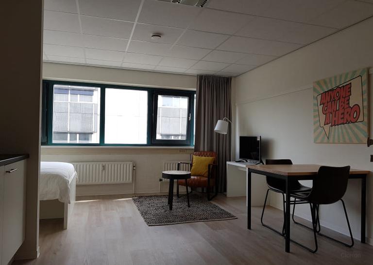 Furnished Student Room with Internet - Image 17