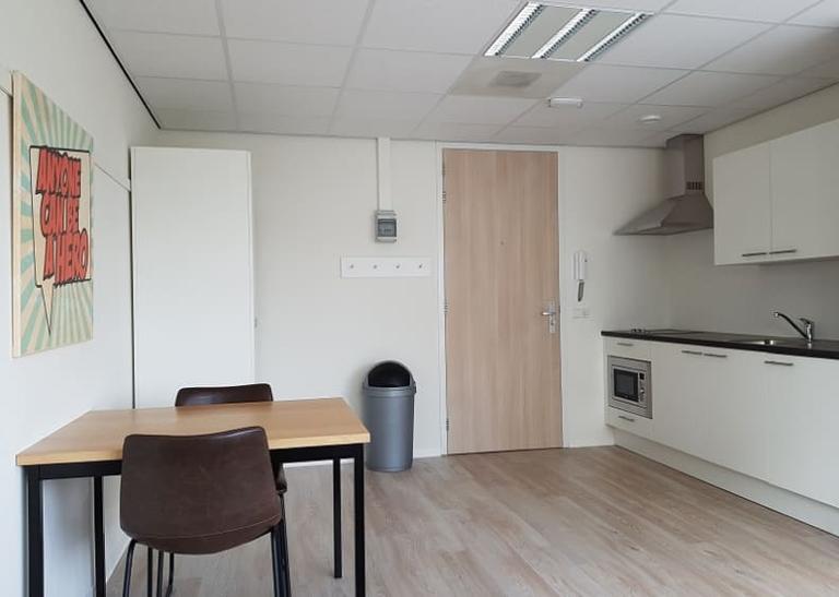 Furnished Student Room with Internet - Image 18
