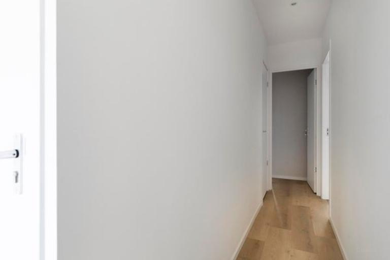 Student Studio with French Balcony in Rotterdam - Image 11
