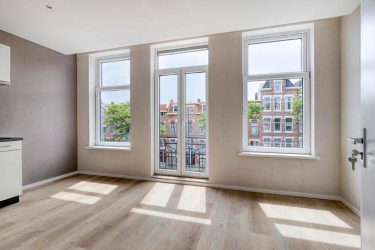 Student Studio with French Balcony in Rotterdam - Image 3